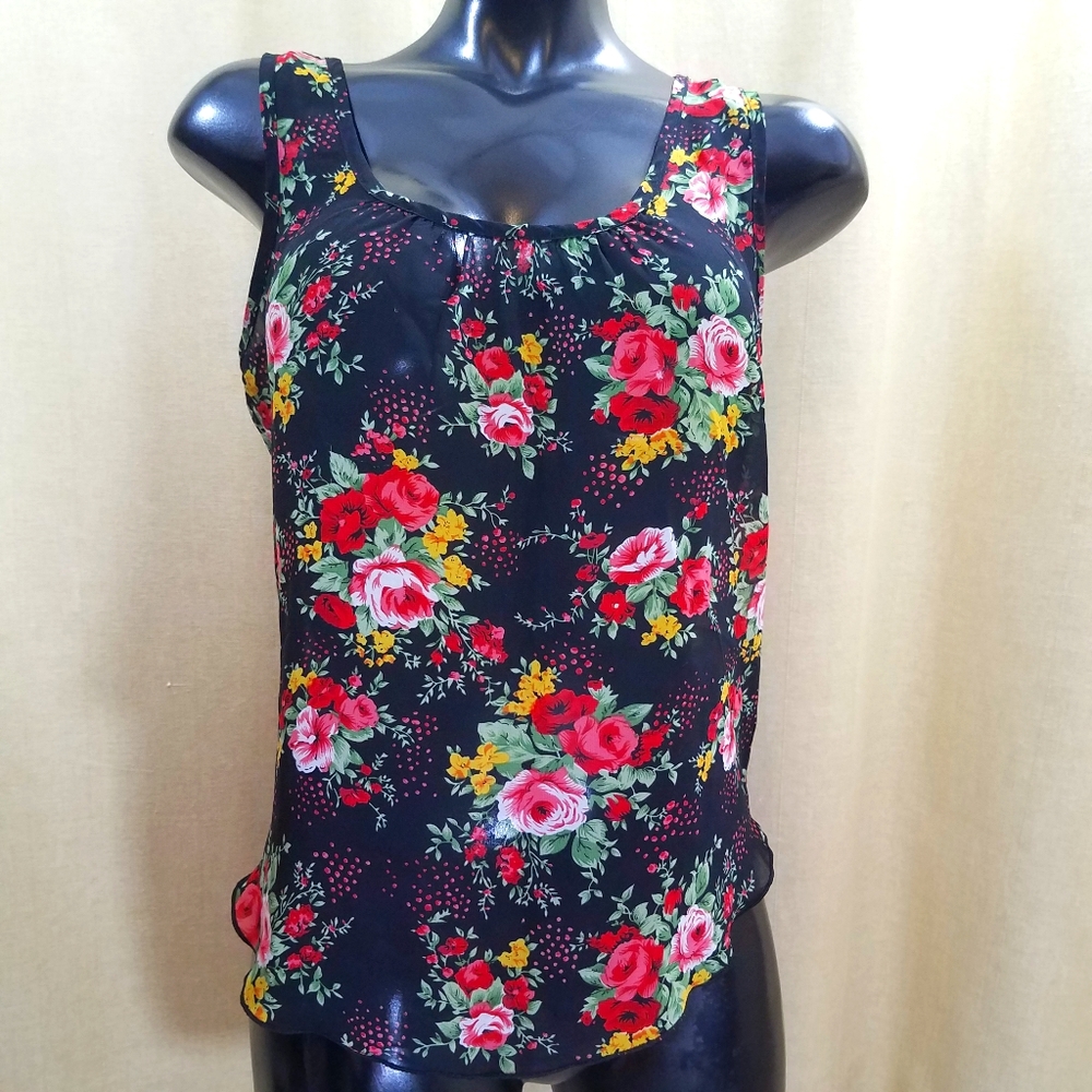 Est Couture Victorian Floral Shell Top